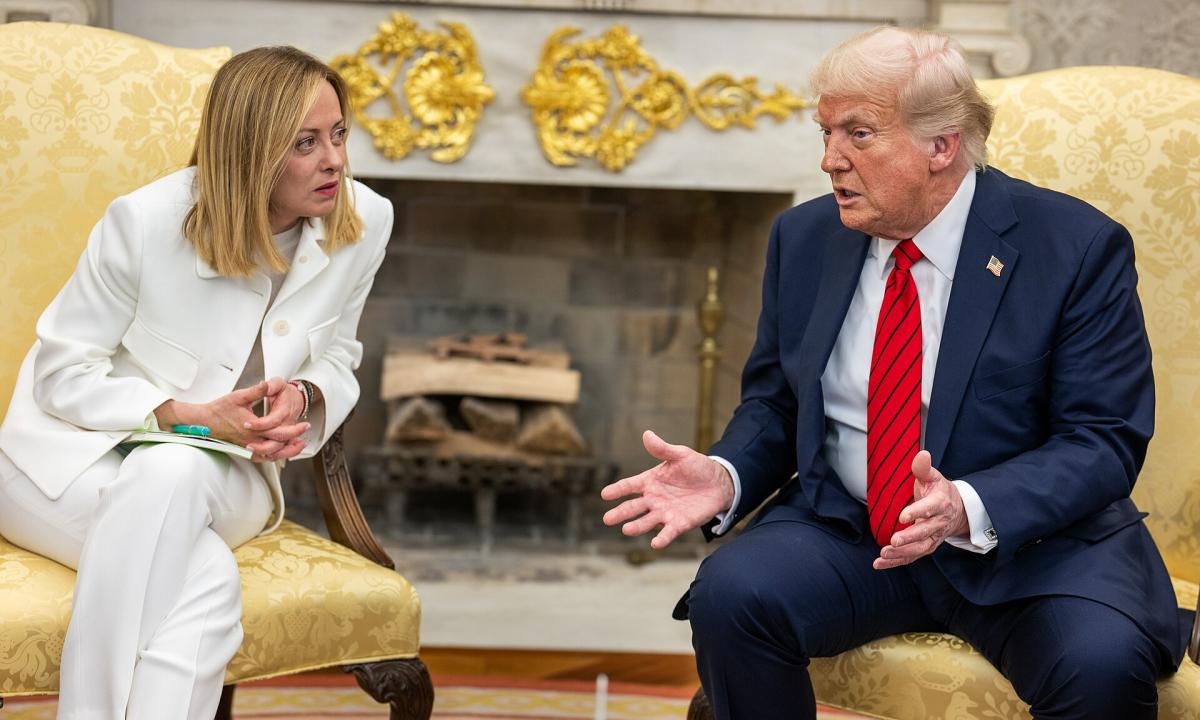 Byra dar viena draugystė. Visi nusisuka nuo Trumpo