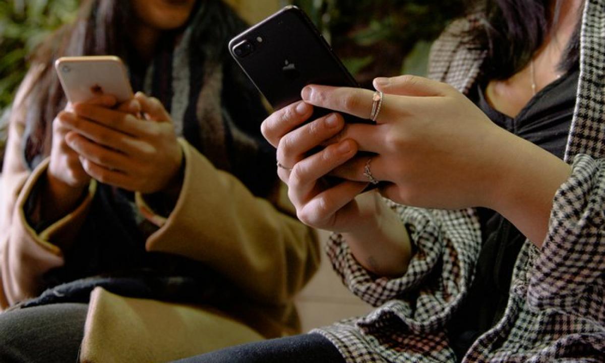 Mobilieji telefonai netrukus taps praeitimi – Billas Gatesas atskleidė, kas juos pakeis