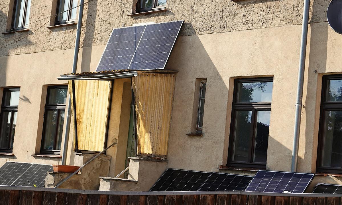 Nesudėtingas montavimas: naujos saulės baterijos užkariauja Europą