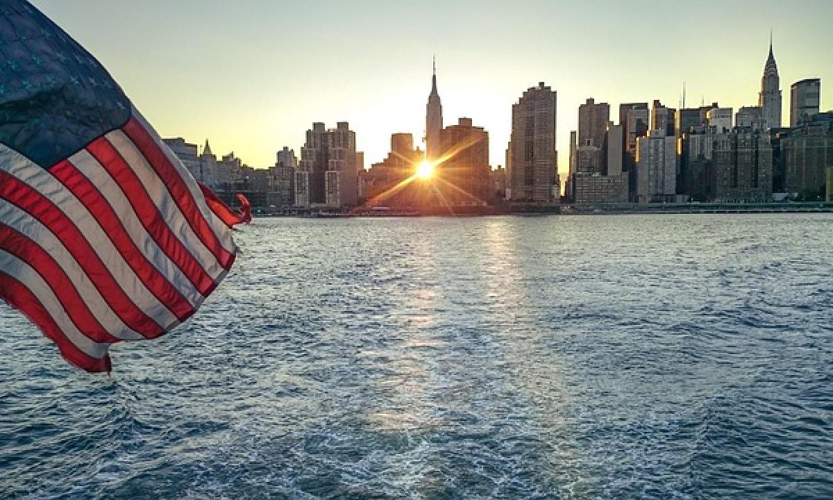 Feisbuke liko tik vėliavos nuotrauka: jie bėga