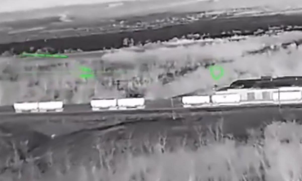 Ukraina ir Rusija atakuoja viena kitos traukinius. Pamatykite skirtumą (Video)