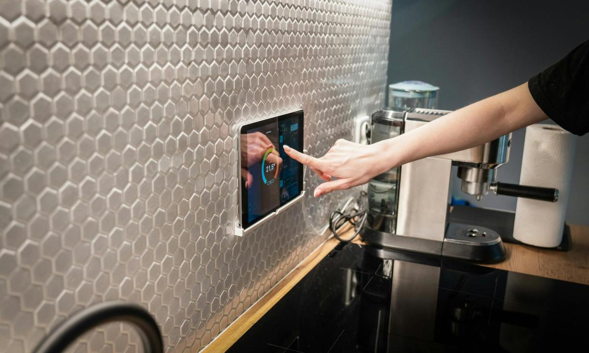 Kaip išmanieji buities prietaisai keičia mūsų kasdienybę: nuo energijos taupymo iki patogesnio gyvenimo