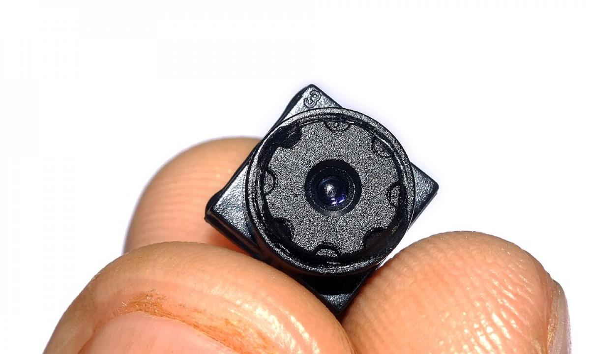 Ar jus stebi? Paprastas triukas su telefonu, kuris akimirksniu išduos paslėptas kameras viešbučio kambaryje