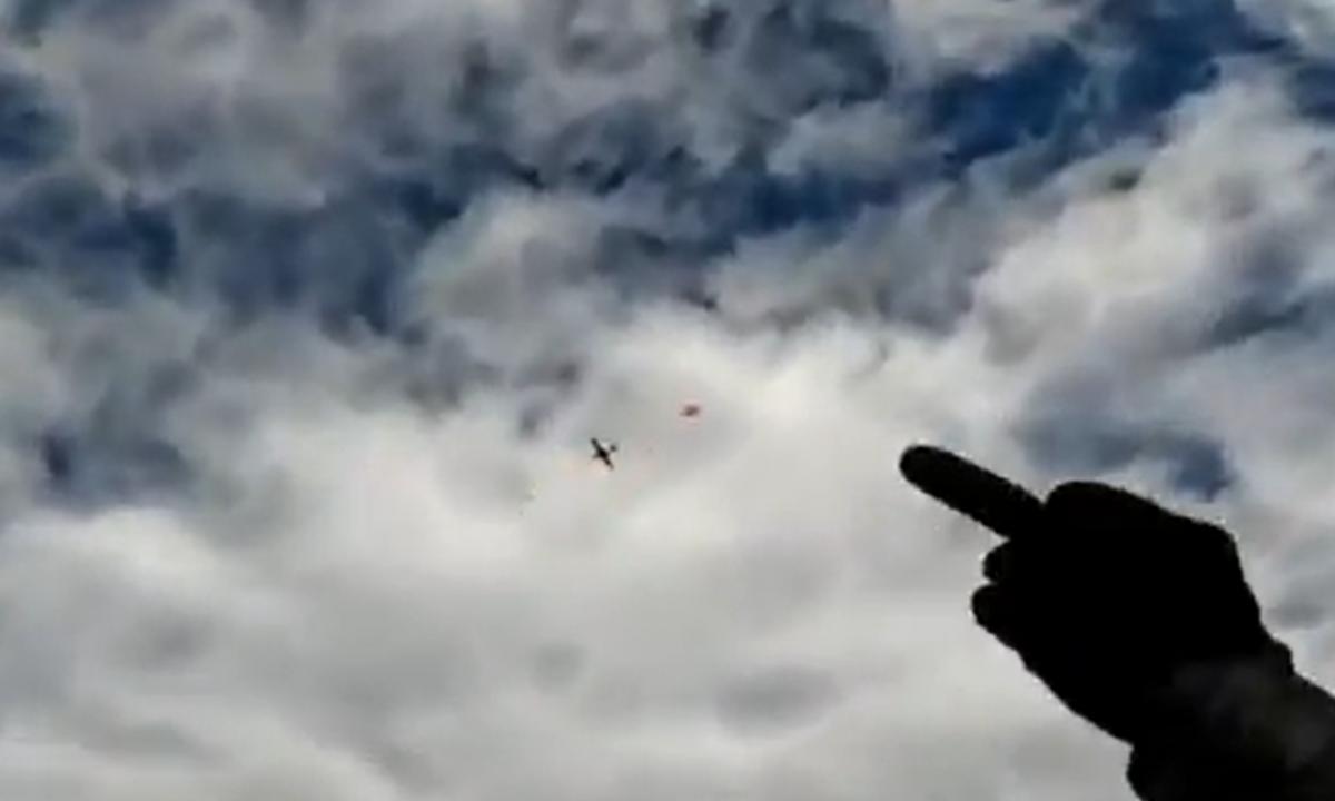 Vidurinis pirštas į viršų. Neįtikėtina Ukrainos pergalė (Video)