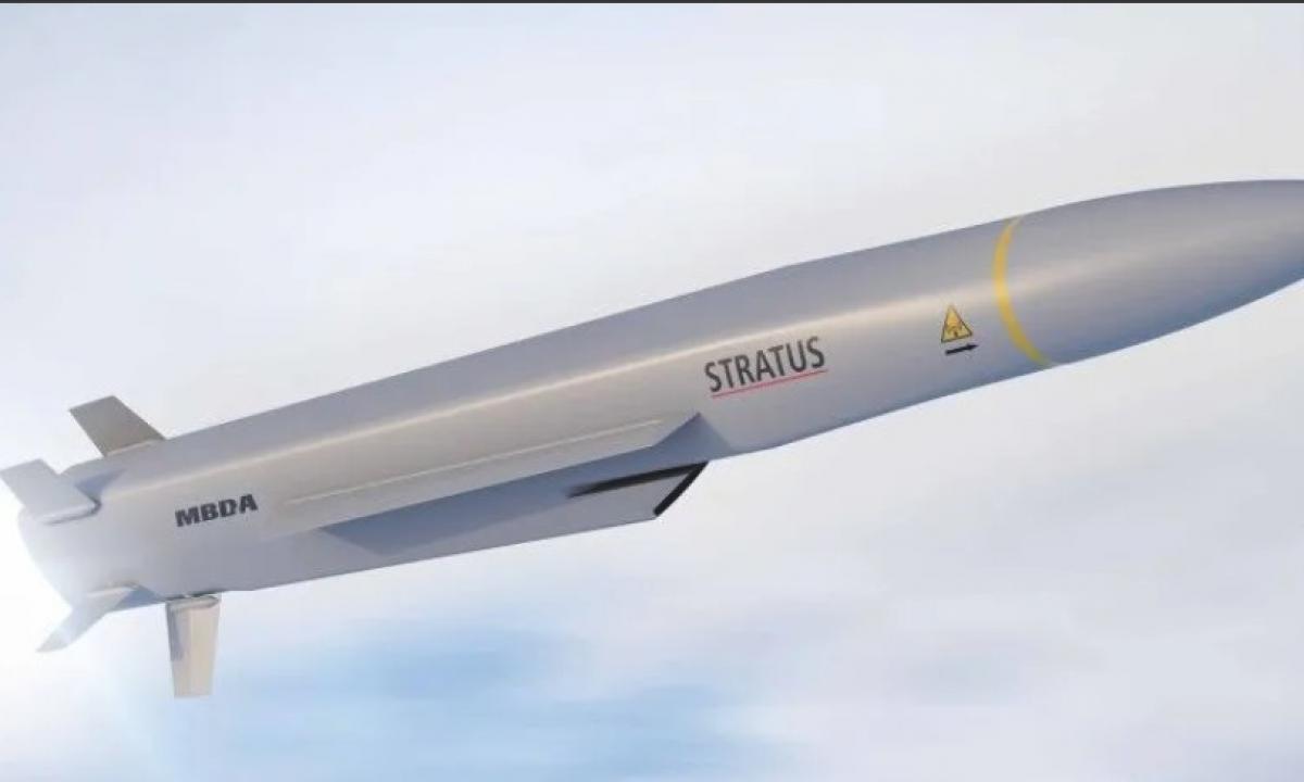 Tai praplėš skylę priešo danguje. Prancūzija ruošia ginklus tamsiausioms karo valandoms