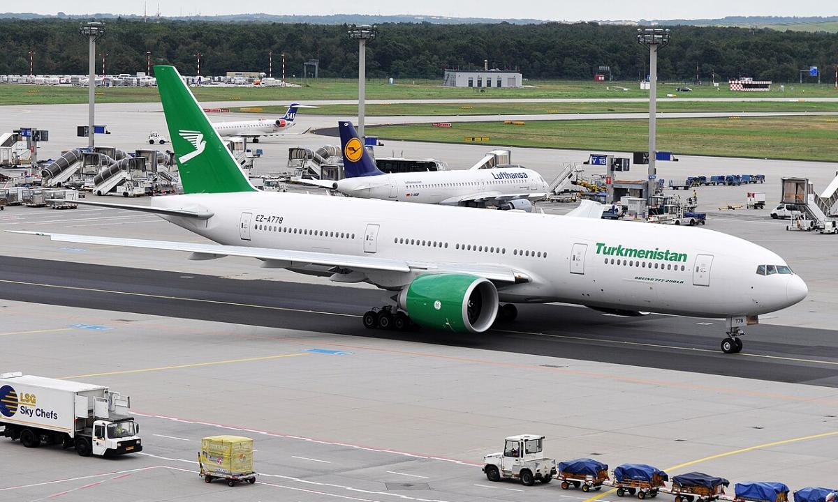 „Boeing“ vietoj keleivių pakrovė... 9 tonas bulvių. Kam to prireikė? (FOTO)