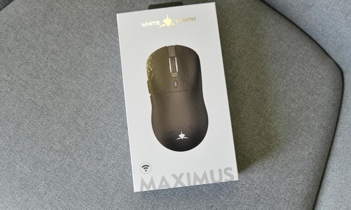 Patikima žaidimų pelė už protingą kainą: ergonomiškas dizainas, tikslus veikimas, vos 55 gramų svoris, ir trys skirtingi prijungimo būdai („White Shark MAXIMUS" apžvalga)