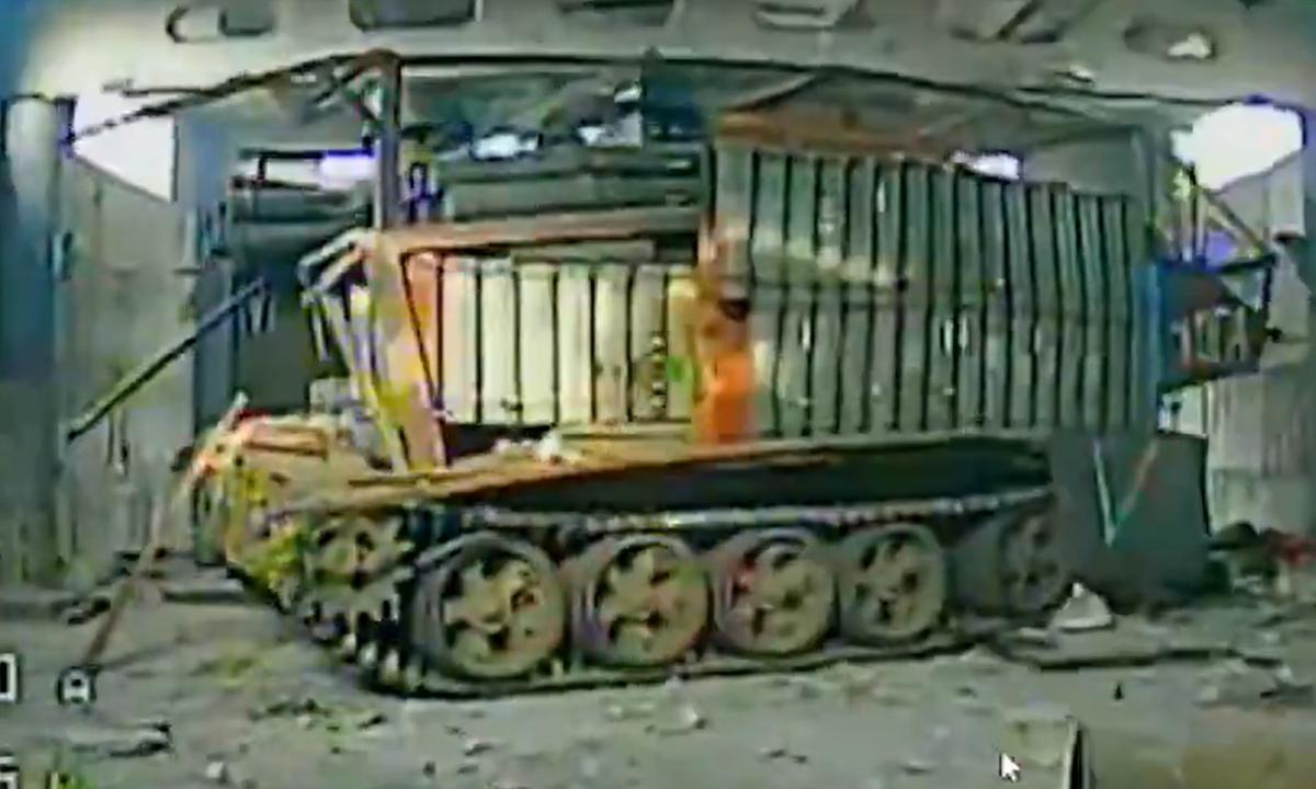 HIMARS atveria kelią. Kas čia slepiasi griuvėsiuose? (Video)