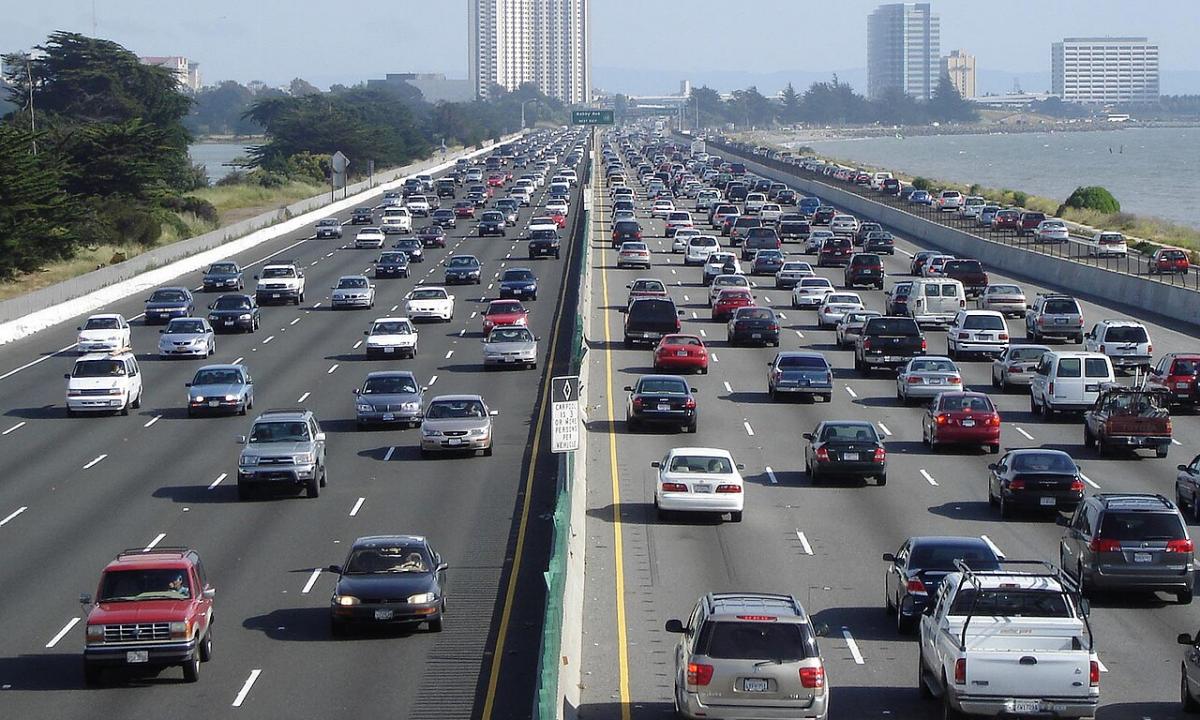 Automobiliai liks garažuose? Vyriausybės planas, sukrėtęs vairuotojus