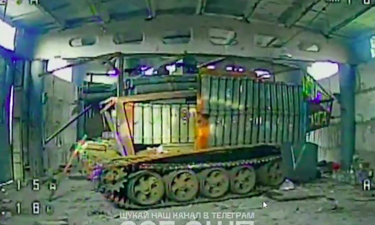 „Frankentank“ sunaikintas. Ukrainiečiai sugavo rusų monstrą (VIDEO)