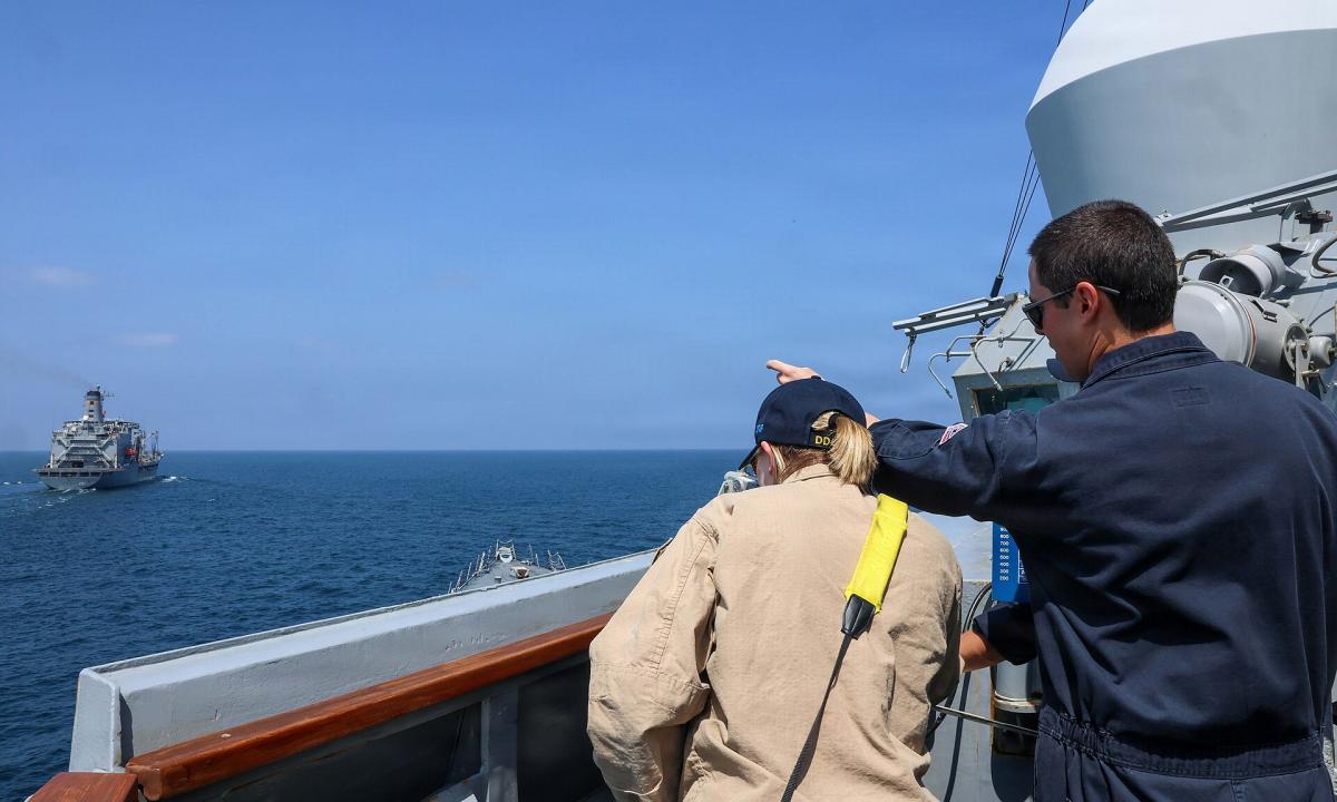 O kam stovi be reikalo? Pati katastrofą išgyvenanti Ukraina siūlosi išgelbėti pasaulį