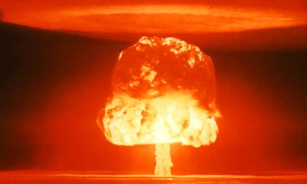 Amerikiečių mokslininkų verdiktas: Žemę išgelbės tik branduolinis smūgis