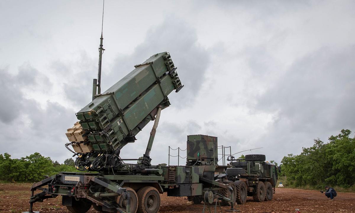 Kiek „Patriot“ raketų pagaminama per mėnesį? Tai – šokiruojantis skaičius