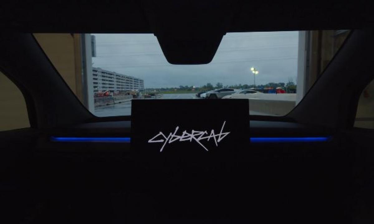 Neturi nei vairo, nei pedalų: Muskas  paskelbė „Cybercab“ gamybos pradžią – perversmas? (Video)