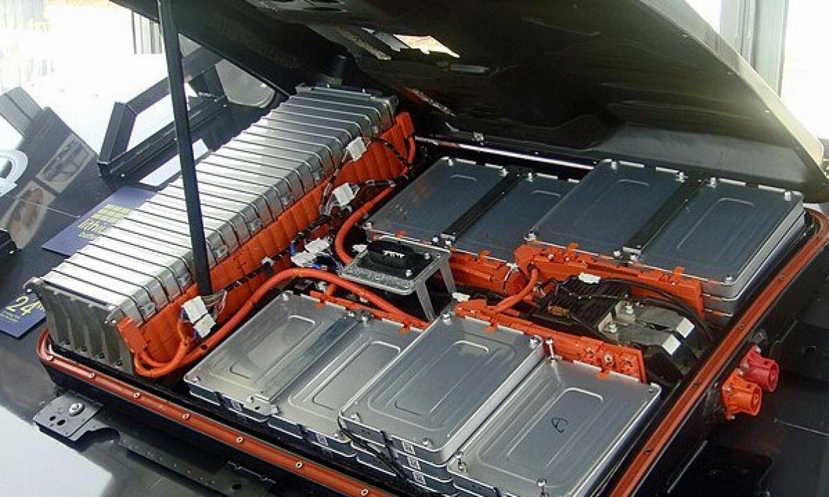 „Esu spąstuose.“ Vairuotojas šokiruotas. Atėjo laikas keisti elektromobilio akumuliatorių