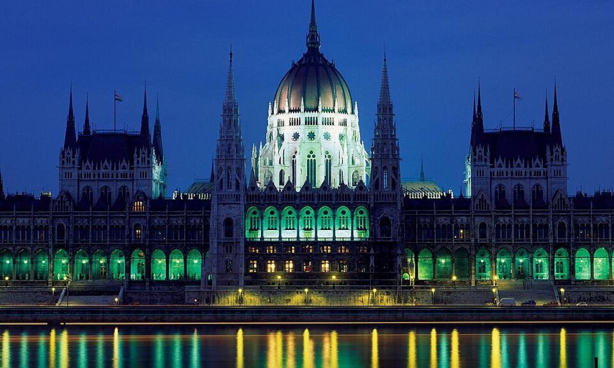 Panika Budapešte: „Auksinis“ oligarchų bėgimas – dešimtys milijardų plaukia į užsienį, o vaikai skubiai išbraukiami iš mokyklų sąrašų