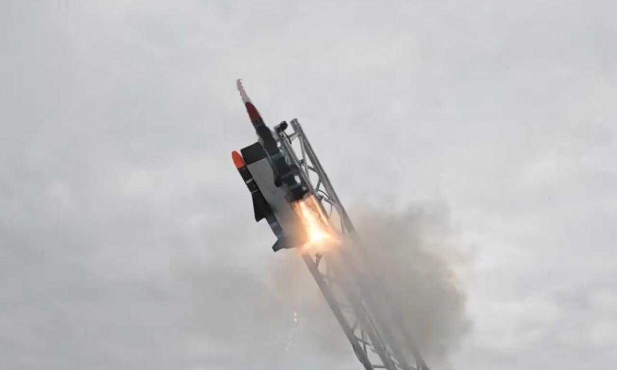 Pamatysit – nepatikėsit: šitas 2 kg žaisliukas pabaigs „mopedų“ šou Ukrainoje (Video)