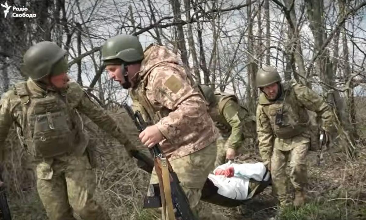 „Septynias dienas apskritai nemiegojau“: jis prabilo apie pragarą Donbase – ši operacija pakeitė viską (Video)