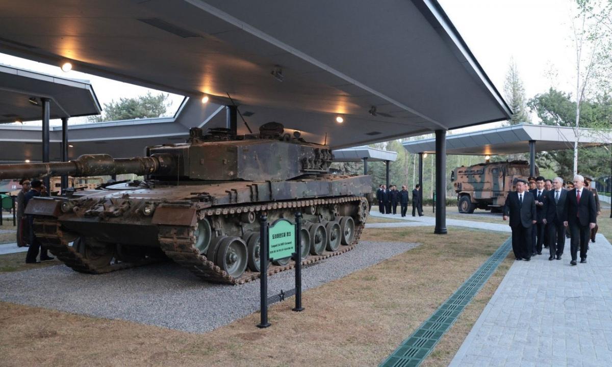 JAV ir Vokietijos tankai – Š. Korėjoje. Kim Jong Unas juos matė. Kas vyksta? (FOTO, VIDEO)