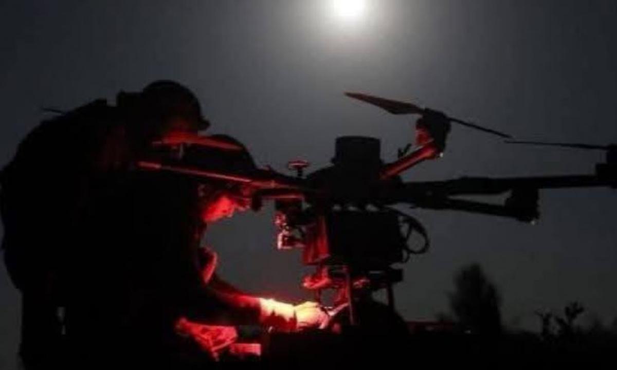 Jie sukūrė „mikrobangų patranką“ ant pikapo – dronai krenta be jokio šūvio! (Foto)