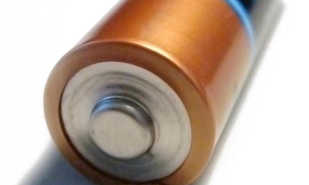 Revoliucija energetikoje: mokslininkai sukūrė „superbateriją“ – kraunasi sekundėmis, tarnauja amžinai