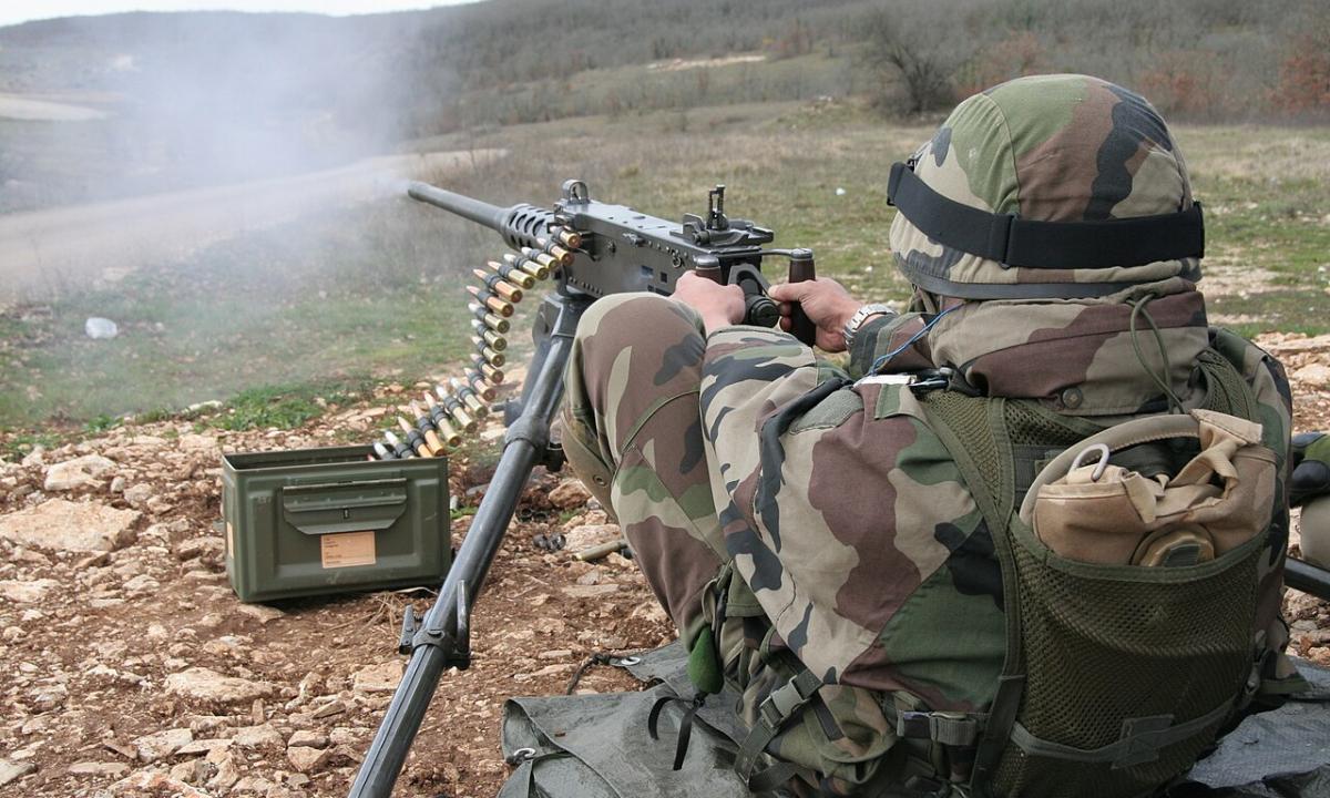 Pragaras: okupantų „metalo laužas“ sminga žemyn (Video)