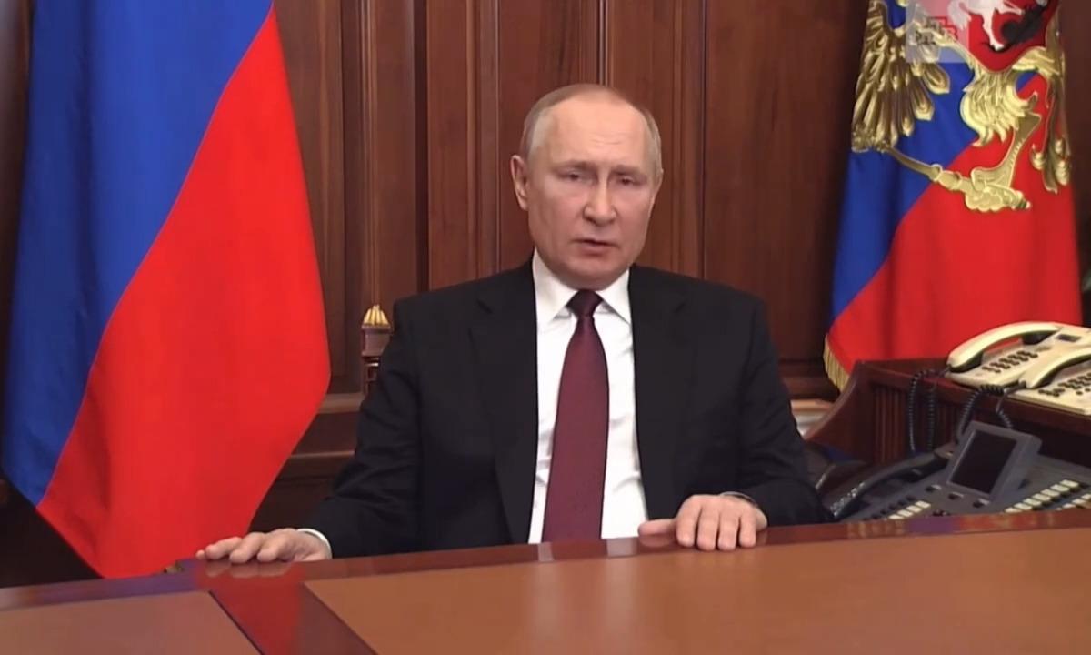 Jie bandė nuslėpti mastą, bet vaizdai rėkia: prasidėjo masinis žmonių pasitraukimas (Video)