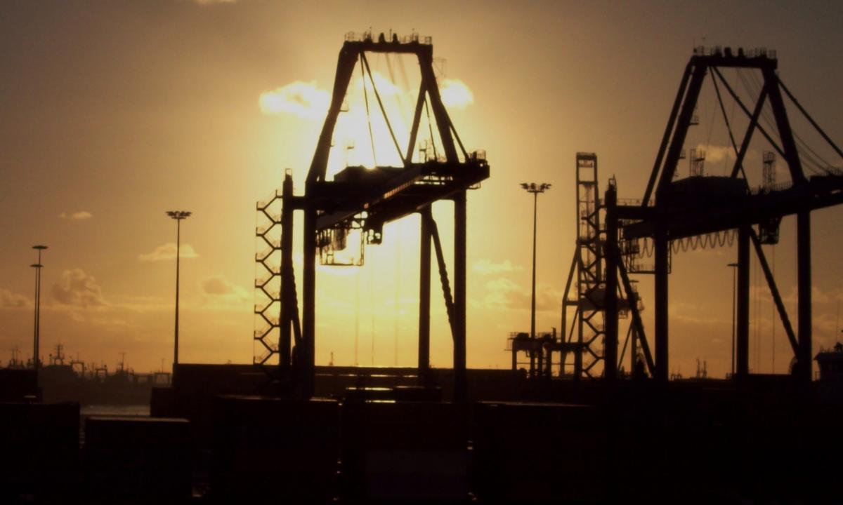 Naftos mafija skyla: ruoškit bakus, kuro kainos kris!