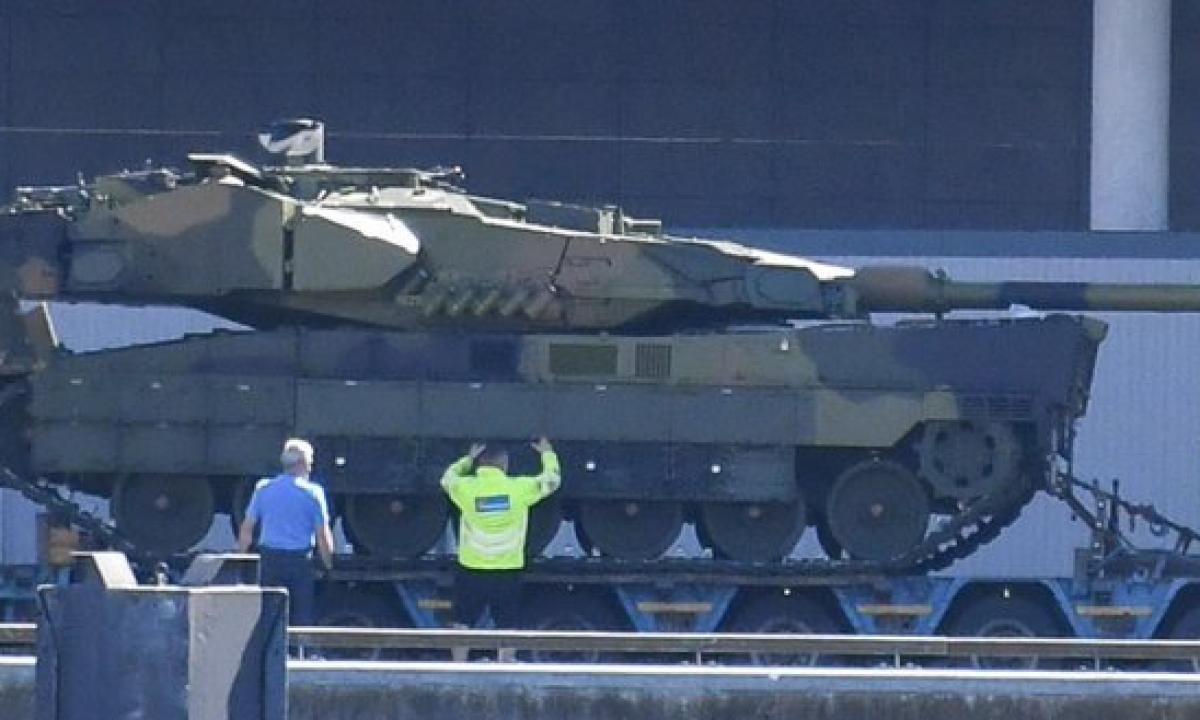 Jie pastebėjo juos uoste. Maskuotė ryški (Foto)