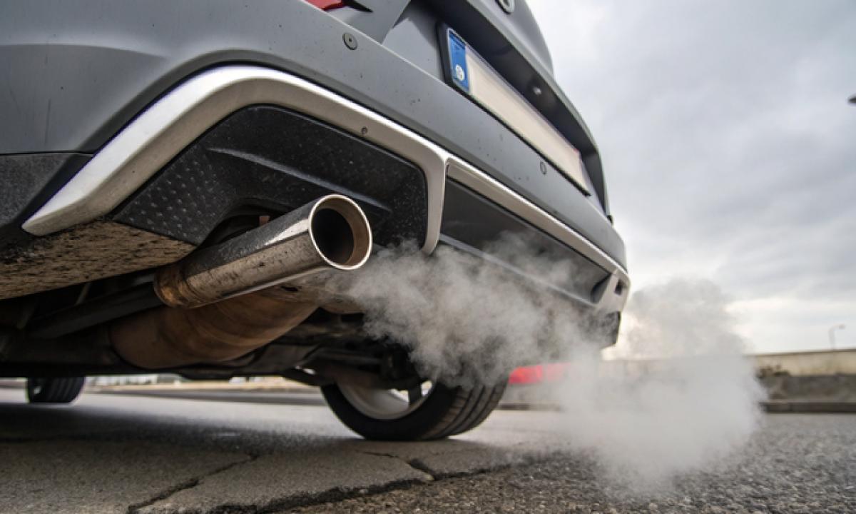 Linksmybės baigėsi: 2026-aisiais automobilis be DPF – tiesus kelias į „tralo“ paslaugas ir tūkstantines baudas