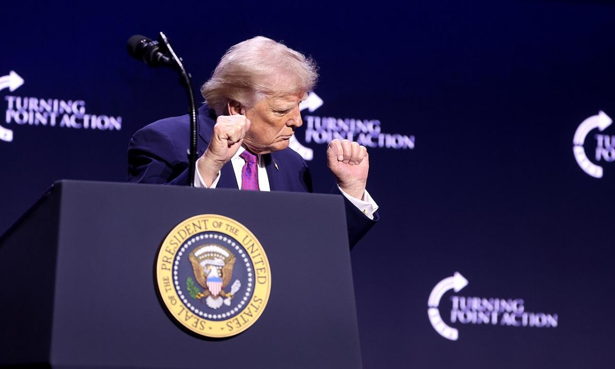 „Pirmiausia užbaigsime tą.“ Trumpas išsirinko naują taikinį