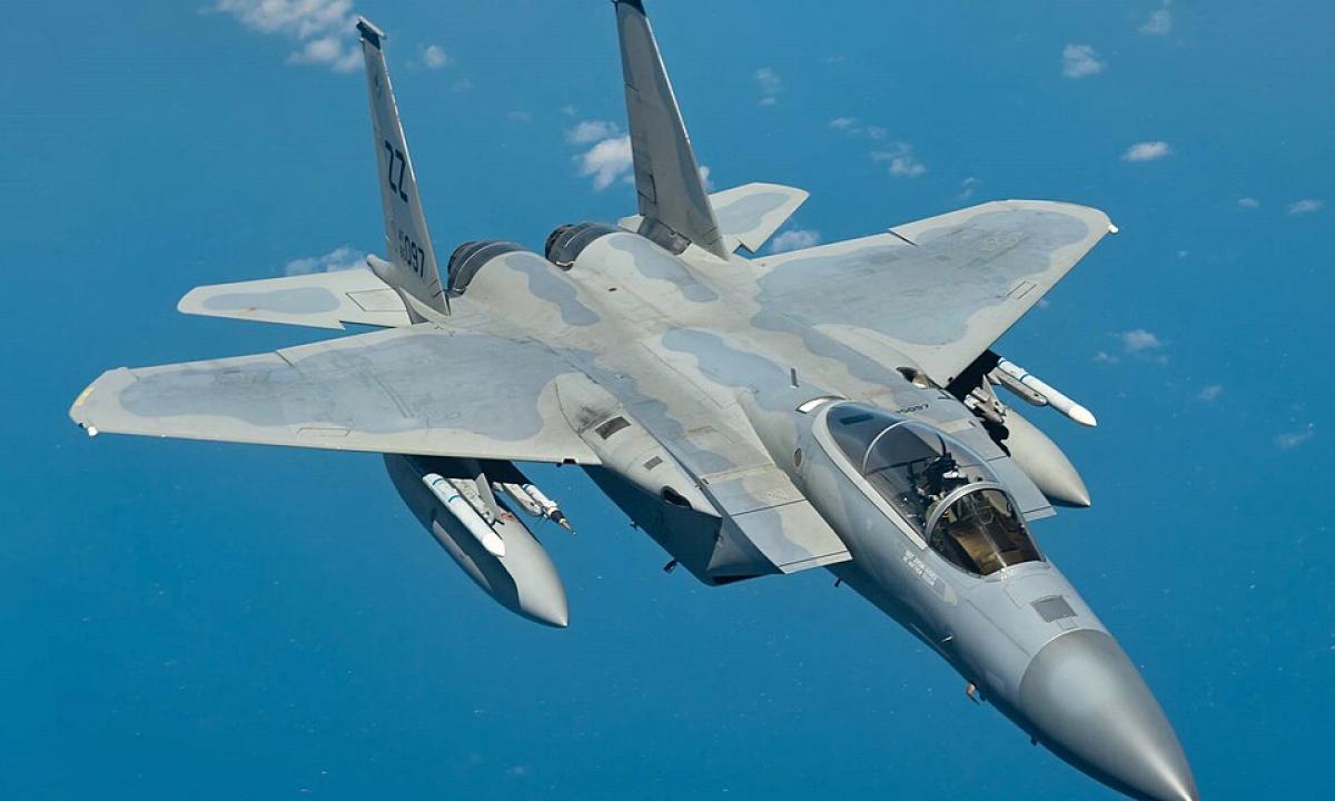 F-15 nusileido tik su vienu sparnu. Jis nežinojo, kad kito trūksta