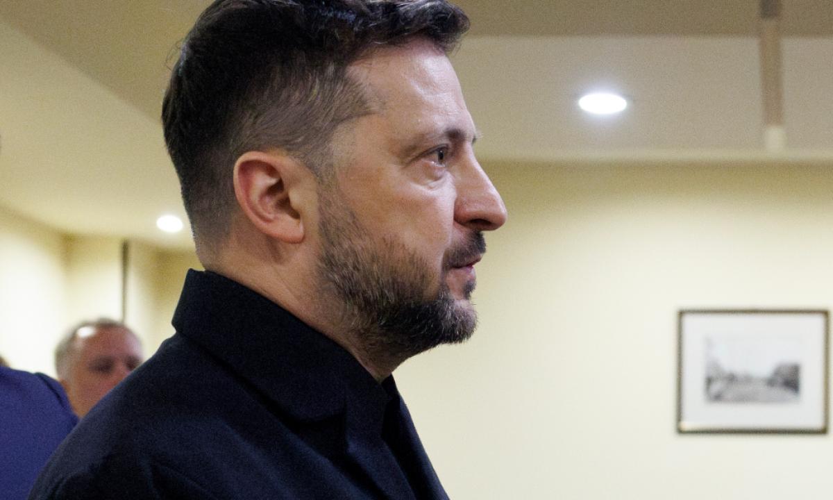 Zelenskis rodo vidurinį pirštą. „Taip, nūsų dronai gali skristi į paradą“