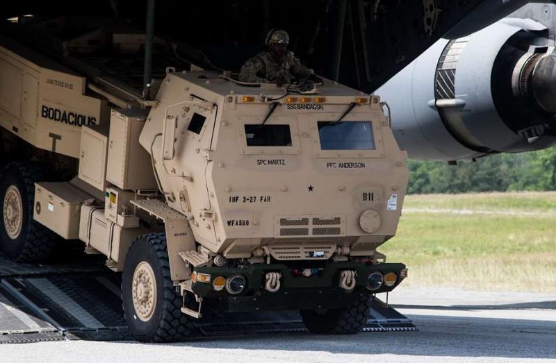 HIMARS - atkreipkite dėmesį į priekinius langus