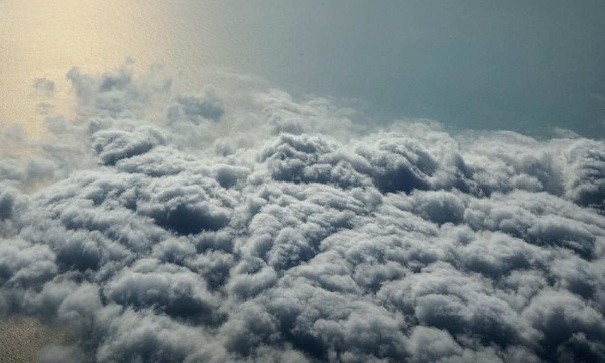 „Pradeda drebėti langai ir durys. Manome, kad jis plinta per atmosferą, o ne per žemę.“ Danguje prasidėjo baisūs garsai