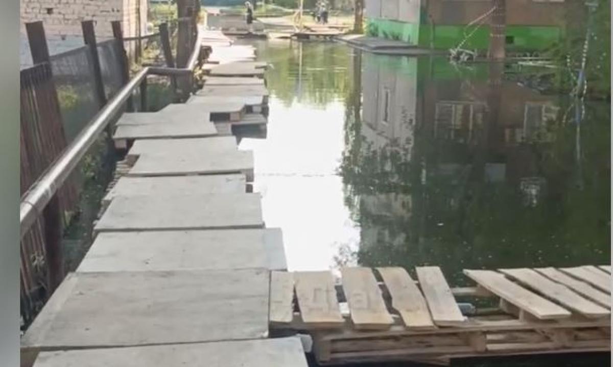 Fekalinė apokalipsė Rusijos branduolinių bombonešių lopšyje: miestas skęsta „rusiško pasaulio“ aromatuose (Video)