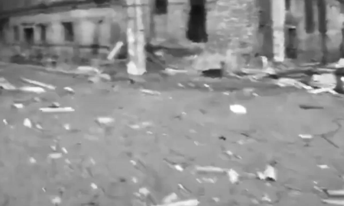 Vienas robotas, 300 kg ir 8 rusų kariai. Rezultatas? (Video)