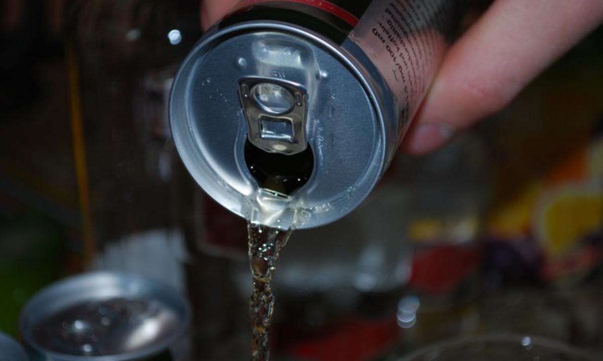 Gydytojai rekomenduoja negerti dviejų gėrimų, kurie greitai naikina kepenis – ir tai nėra alkoholis