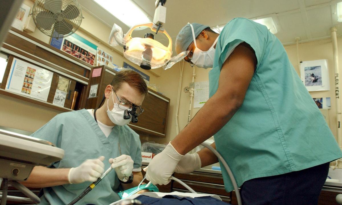 Mokslininkai apstulbo: štai kas buvo pirmasis odontologas pasaulyje prieš 59 000 metų
