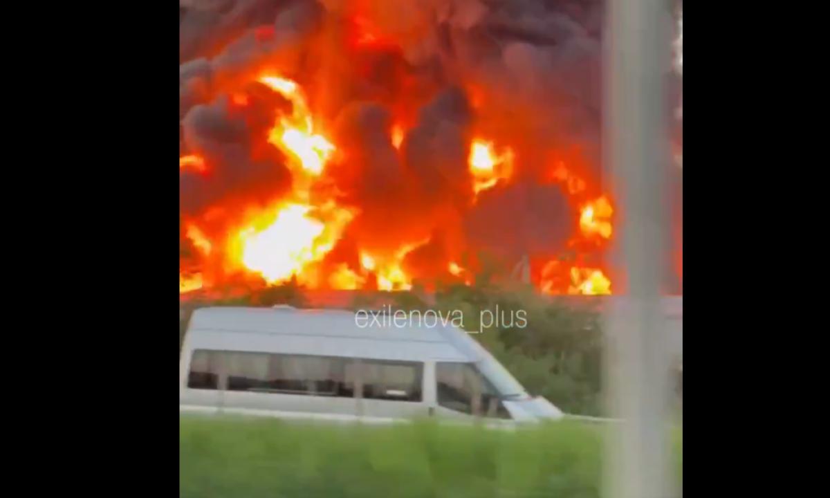 „Nežinomos priežastys.“ Maskva liepsnoja (Video)
