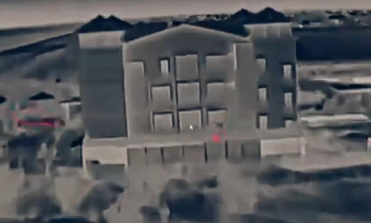 Ne šiaip pastatas ir ne šiaip sunaikinimas. Kas įvyko Ukrainoje (Video)