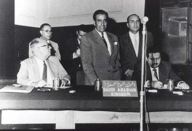 Abdulla Tariki penkių naftą eksportuojančių šalių susitikime Bagdade 1960 m. rugsėjo 10 d.
