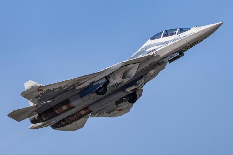 Dvivietis Su-57 