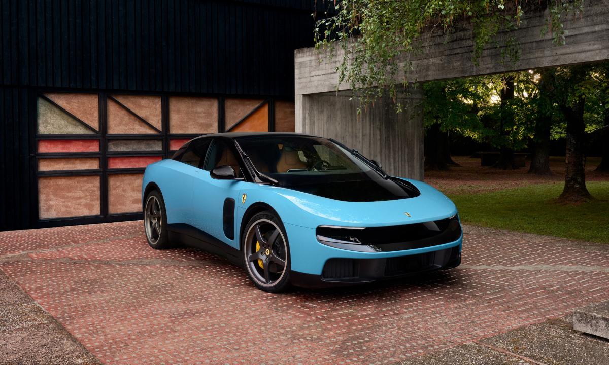 Tai įvyko: pristatytas pirmasis „Ferrari“ elektromobilis (FOTO, VIDEO)