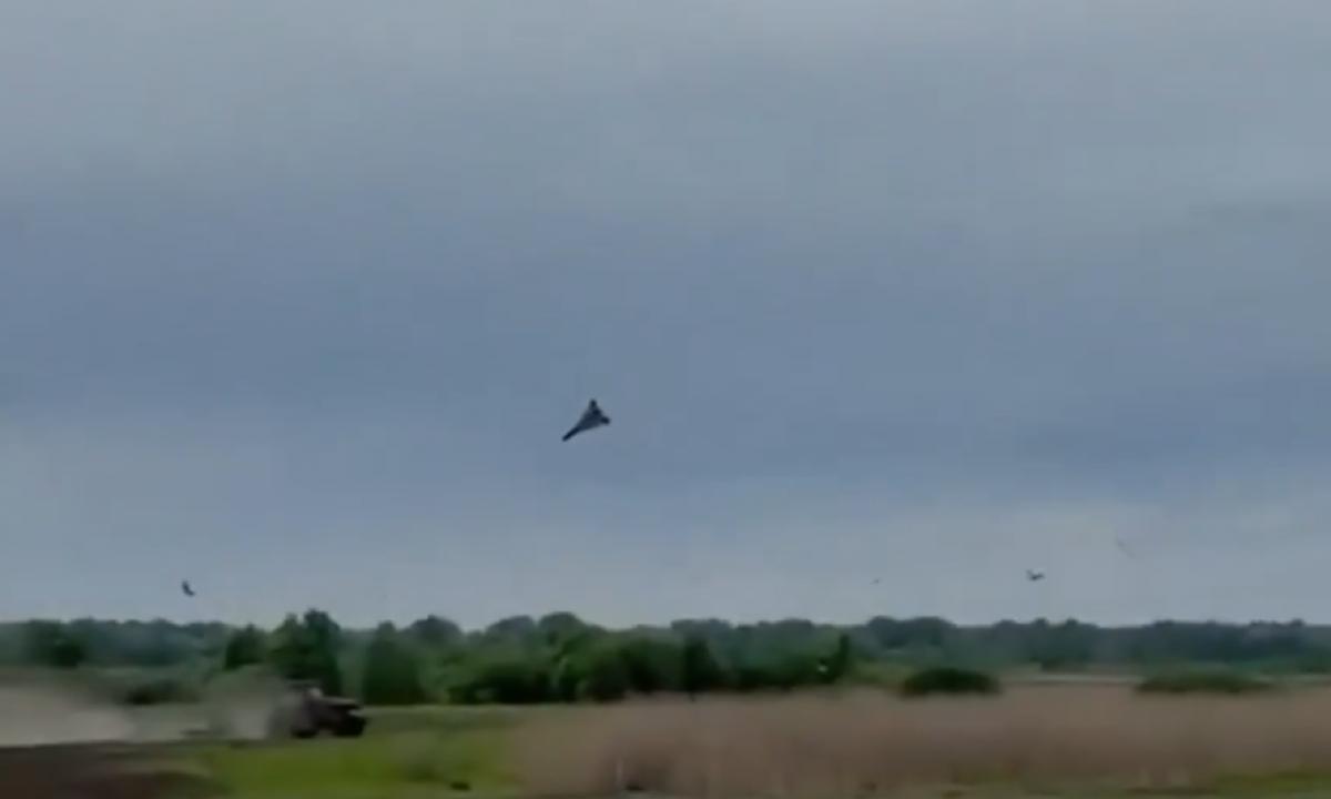 Metrai nuo tragedijos. Ukraina laikosi didvyriškai (Video)