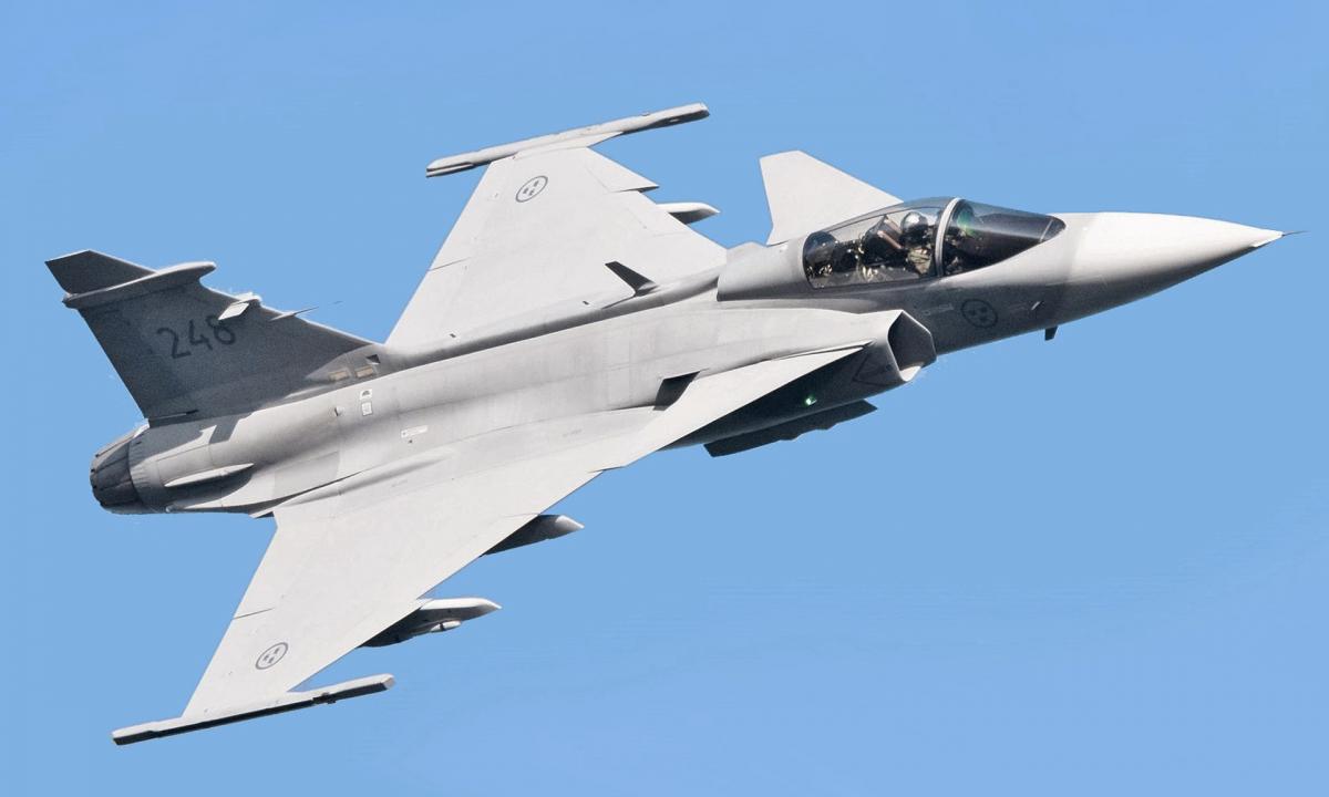 Ukrainą pasieks naikintuvai „Gripen“. Jų raketos smogs už 200 km