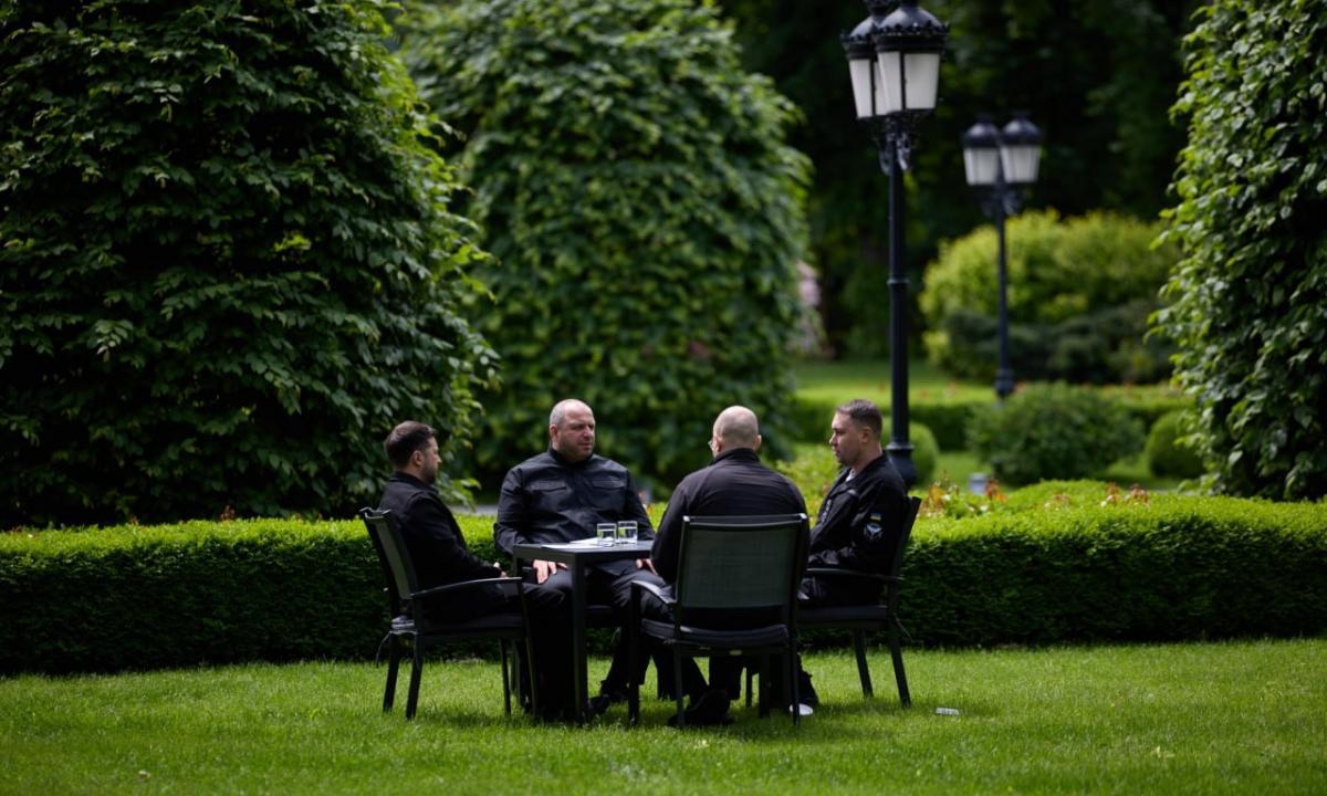 Tyla prieš audrą? Zelenskis skubiai kviečia „aukščiausius“ rimtam reikalui (Foto)