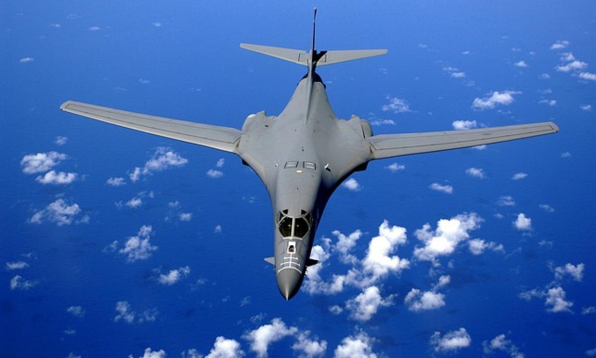Pabaiga bombų lietui? Štai kas nutiks Su-34, kai danguje pasirodys jie