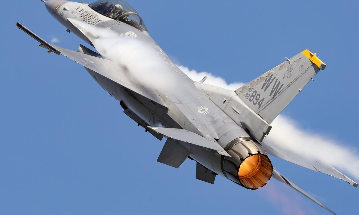 Istorinis kadras: F-16 prieš rusų raketą – danguje įvyko tai, ko Putinas labiausiai bijojo (Video)