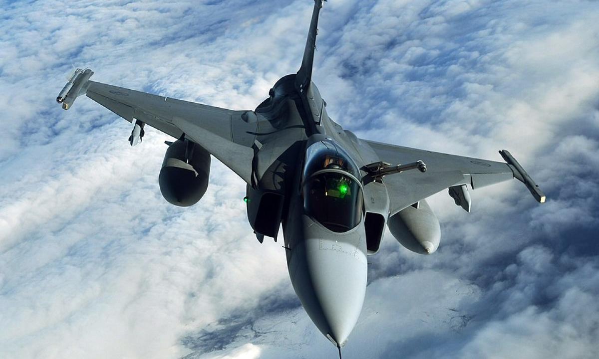 Lėktuvų upė Ukrainai. Štai ką apie juos sako pilotai